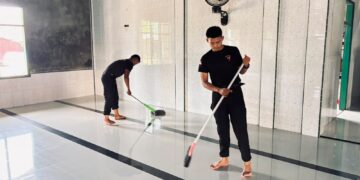 Wujud Kepedulian Sosial, Personel Batalyon D Pelopor Bersihkan Masjid Al Hijrah