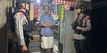 Patroli Malam dan Sambang Warga, Personel Batalyon D Pelopor BKO Polres Palopo Jaga Kamtibmas di Mancani