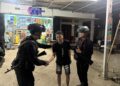 Brimob Perkuat Pencegahan Konflik Malam Hari di Mancani, Ajak Warga Jaga Kedamaian