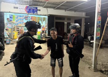 Brimob Perkuat Pencegahan Konflik Malam Hari di Mancani, Ajak Warga Jaga Kedamaian