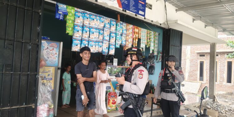 Patroli Humanis Brimob, Sapa Warga untuk Jaga Kamtibmas di Mancani