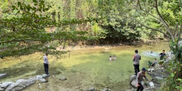 Patroli SAR Brimob Jaga Harkamtibmas dan Keselamatan Wisatawan di Sungai Sulili