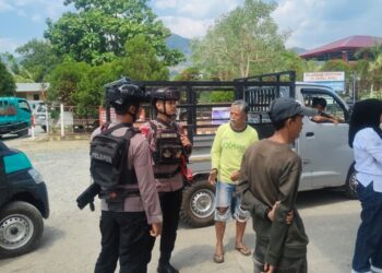 Patroli Humanis Brimob Sambangi Warga di Mancani, Jaga Kamtibmas Tetap Kondusif
