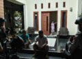 Patroli Harkamtibmas, Brimob Sambangi Warga di Mancani
