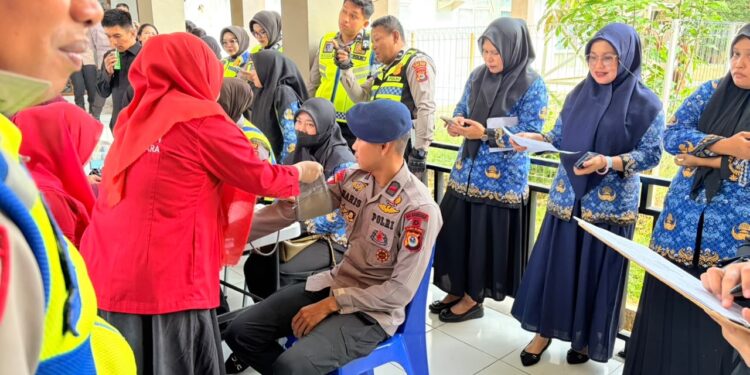 Sambut HUT PMI ke-81, Personel Batalyon D Pelopor Ikuti Bakti Kesehatan Donor Darah