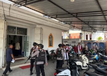 Patroli Tempat Ibadah, Brimob Sulsel Hadir Jaga Kamtibmas di Luwu Utara