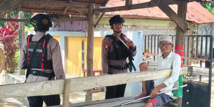 Sambangi Warga di Mancani, Brimob Perkuat Kedekatan dan Jaga Kamtibmas