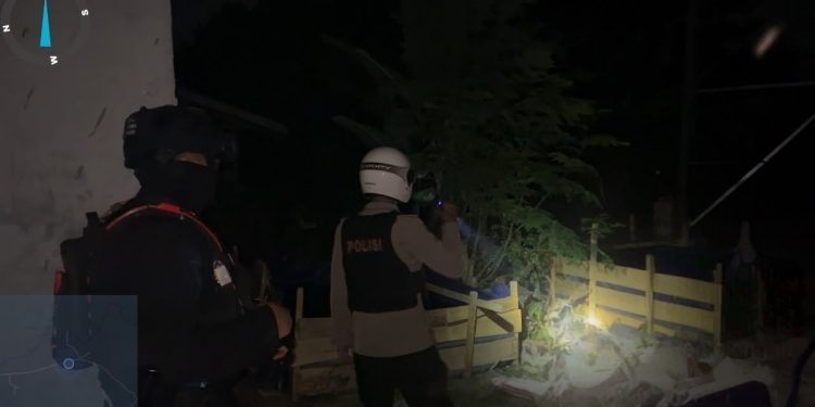 PASTIKAN SITUASI KAMTIBMAS KONDUSIF, PERSONEL BRIMOB DAN POLSEK PALOPO GELAR PENGAMANAN PASCA PERANG KELOMPOK DI PENTOJANGAN