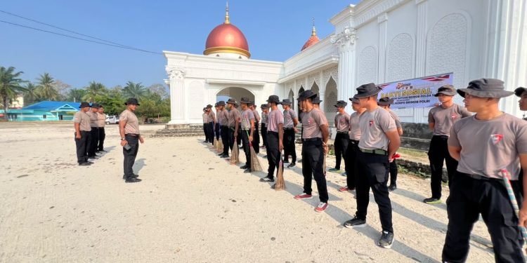 SAMBUT HUT KE-81 KORPS BRIMOB POLRI, BATALYON D PELOPOR GELAR BAKTI SOSIAL DI BAEBUNTA