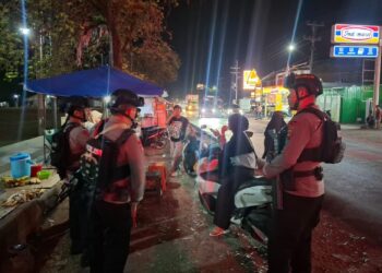PERSONEL KOMPI 3 BATALYON D PELOPOR BKO POLSEK BUA LAKSANAKAN PATROLI MALAM, WUJUDKAN KAMTIBMAS YANG KONDUSIF