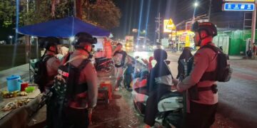 PERSONEL KOMPI 3 BATALYON D PELOPOR BKO POLSEK BUA LAKSANAKAN PATROLI MALAM, WUJUDKAN KAMTIBMAS YANG KONDUSIF