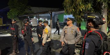 Hadir di Tengah Masyarakat, Brimob Baebunta dan Polres Luwu Timur Jaga Keamanan Warga Wotu