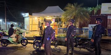 JAGA KEAMANAN WILAYAH, PERSONEL BRIMOB BATALYON D PELOPOR BERSAMA POLRES LUTIM GELAR PATROLI GABUNGAN DI WOTU