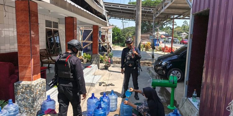PERERAT KEMITRAAN DENGAN MASYARAKAT, PERSONEL BRIMOB POS PENGAMANAN MANCANI GELAR PATROLI DAN SAMBANG WARGA