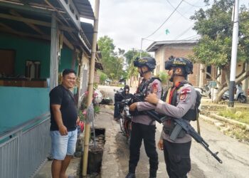 Brimob Sambangi Warga Mancani, Pastikan Situasi Pasca Perang Kelompok Tetap Kondusif
