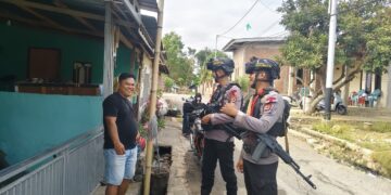 Brimob Sambangi Warga Mancani, Pastikan Situasi Pasca Perang Kelompok Tetap Kondusif