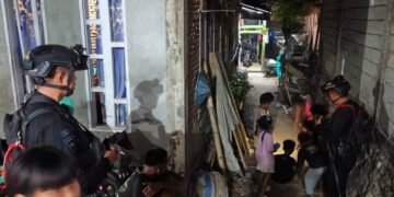 JAGA KAMTIBMAS TETAP KONDUSIF, PERSONEL BRIMOB POS PENGAMANAN MANCANI GELAR PATROLI DAN SAMBANG WARGA DI MALAM HARI