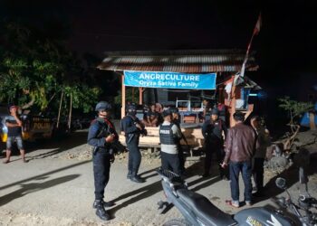 PATROLI DINI HARI, BRIMOB DAN POLSEK TELLUWANUA PASTIKAN KAMTIBMAS TETAP KONDUSIF