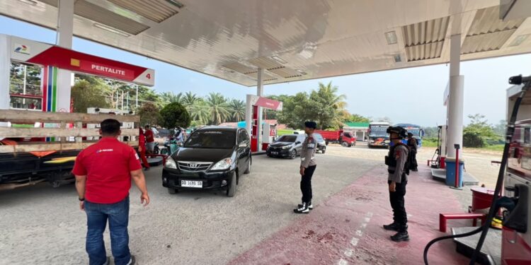 Brimob Batalyon D Pelopor Gelar Patroli Harkamtibmas di SPBU Baloli dan Kappuna Luwu Utara