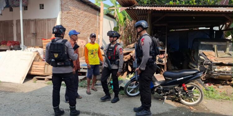 JALIN KOMUNIKASI HUMANIS, PERSONEL KOMPI 3 BATALYON D PELOPOR BKO POLSEK BUA SAMBANGI WARGA