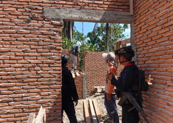Brimob Menyapa Warga, Ciptakan Rasa Aman di Mancani