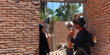 Brimob Menyapa Warga, Ciptakan Rasa Aman di Mancani