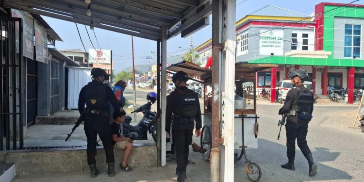 PATROLI SAMBANG WARGA KOMPI 3 BATALYON D PELOPOR, HADIRKAN RASA AMAN DI TENGAH MASYARAKAT