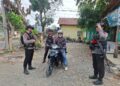 HADIR DI TENGAH AKTIVITAS MASYARAKAT, PERSONEL KOMPI 3 BATALYON D PELOPOR LAKSANAKAN PATROLI DI WILAYAH BUA