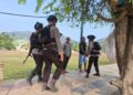 PERKUAT KEHADIRAN POLRI, PERSONEL KOMPI 3 BATALYON D PELOPOR BKO POLSEK BUA PATROLI WILAYAH KECAMATAN BUA