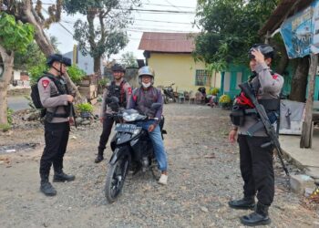 PATROLI HUMANIS, PERSONEL BKO POLSEK BUA AJAK WARGA PEDULI KEAMANAN LINGKUNGAN