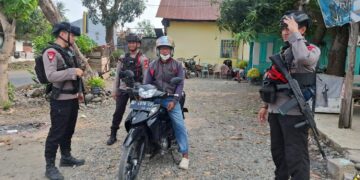 PATROLI HUMANIS, PERSONEL BKO POLSEK BUA AJAK WARGA PEDULI KEAMANAN LINGKUNGAN