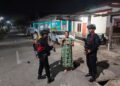 JAGA KAMANCANAN TETAP KONDUSIF, BRIMOB HADIR MENYAPA WARGA LEWAT PATROLI MALAM