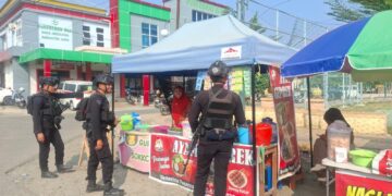 HADIR DI TENGAH MASYARAKAT, PERSONEL KOMPI 3 BATALYON D PELOPOR GELAR PATROLI SAMBANG WARGA