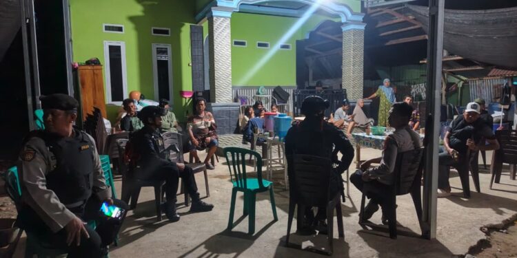 Patroli Bersama, Brimob dan Polsek Telluwanua Jaga Kamtibmas di Kelurahan Jaya