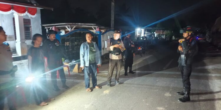 JAGA KAMTIBMAS TETAP KONDUSIF, PERSONEL BRIMOB DAN POLSEK TELLUWANUA GELAR PATROLI GABUNGAN DI KOTA PALOPO