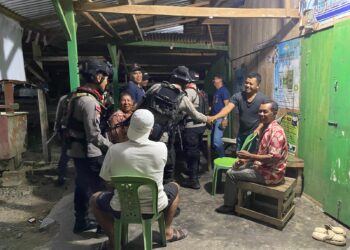 Personel Batalyon D Pelopor Satuan Brimob Polda Sulsel Laksanakan Patroli Harkamtibmas pada Malam Minggu